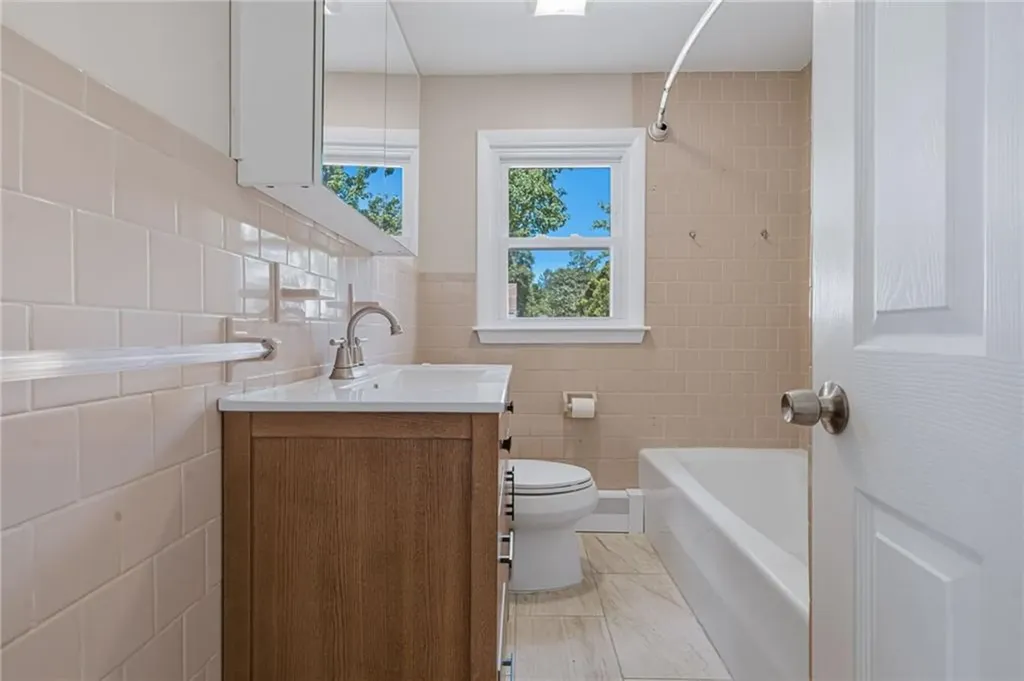 132 Potowomut Road Warwick RI 02818