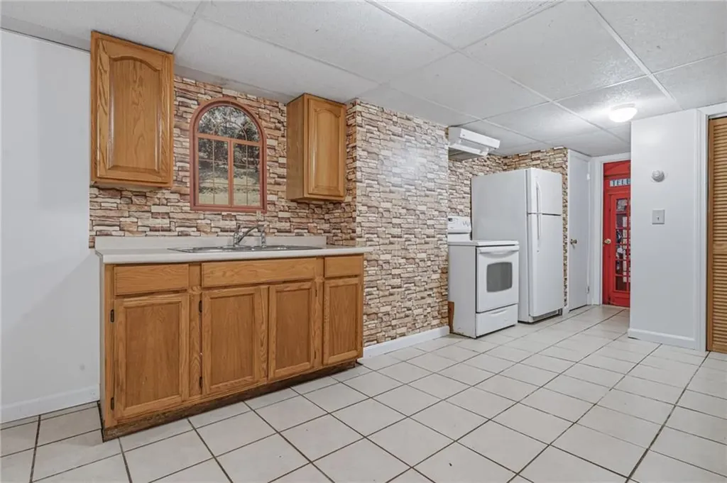 132 Potowomut Road Warwick RI 02818
