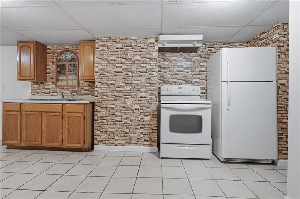 132 Potowomut Road Warwick RI 02818
