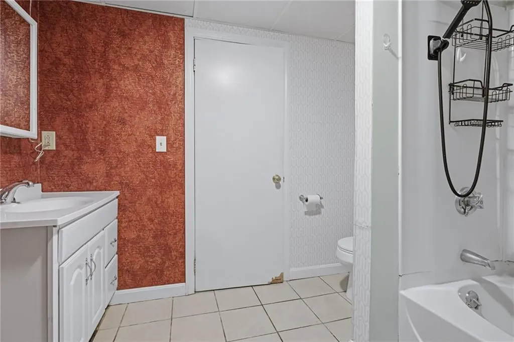132 Potowomut Road Warwick RI 02818