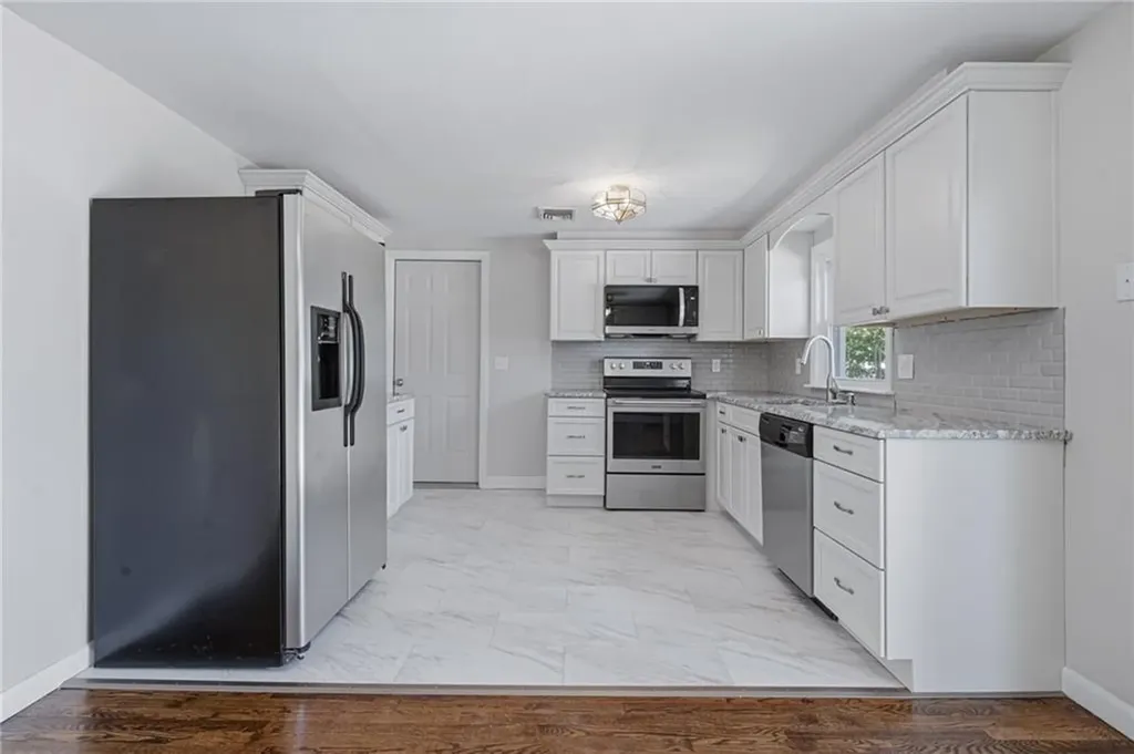 132 Potowomut Road Warwick RI 02818