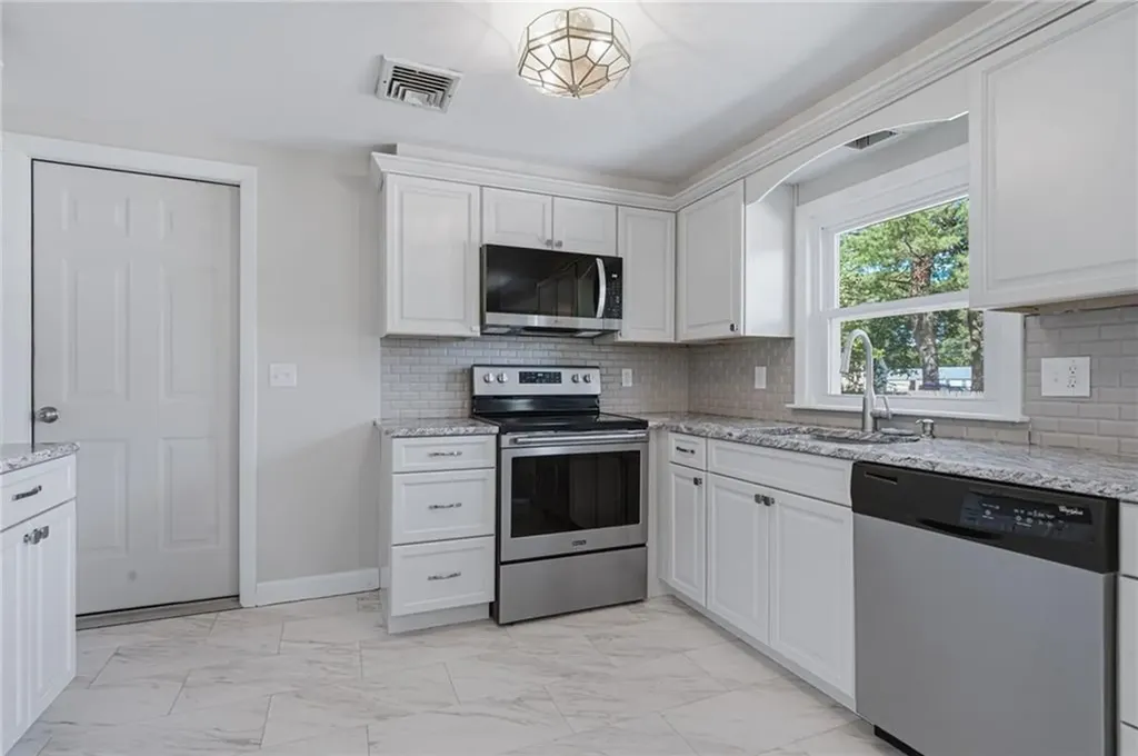 132 Potowomut Road Warwick RI 02818