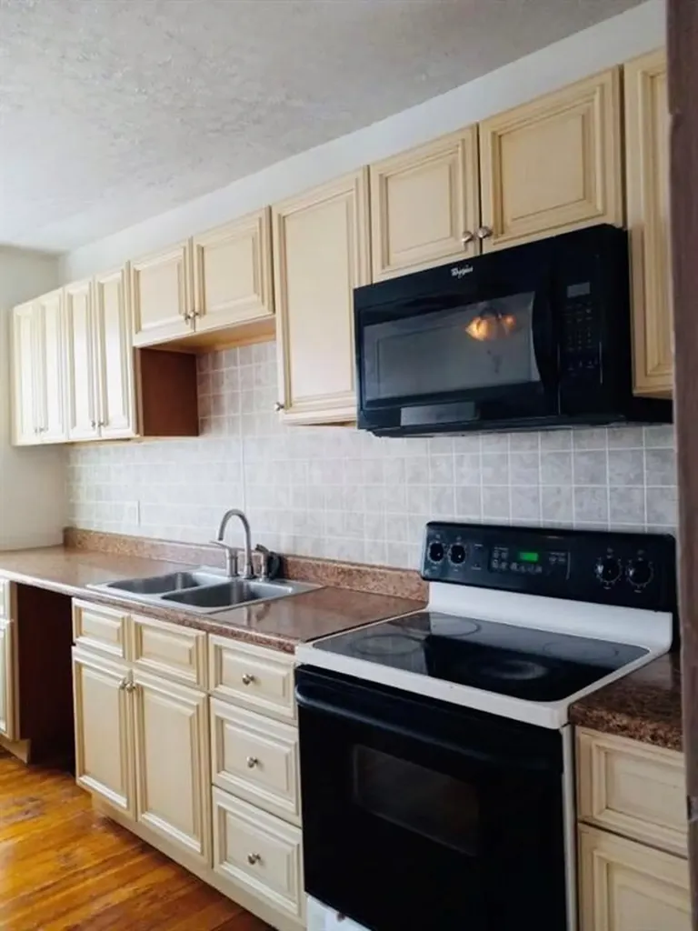 175 6th Avenue Woonsocket RI 02895