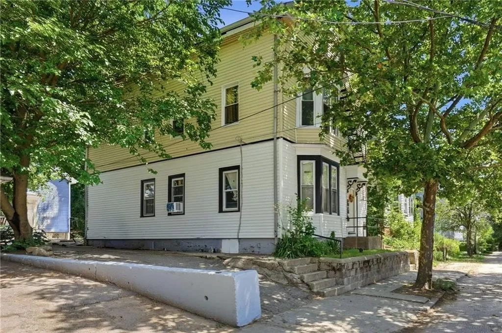 75 79 Laban Street Providence RI 02909