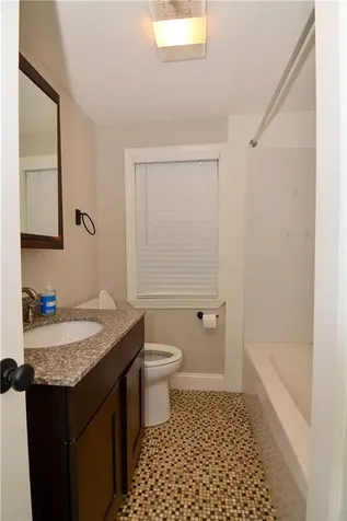 15 17 Saratoga Road North Kingstown RI 02852