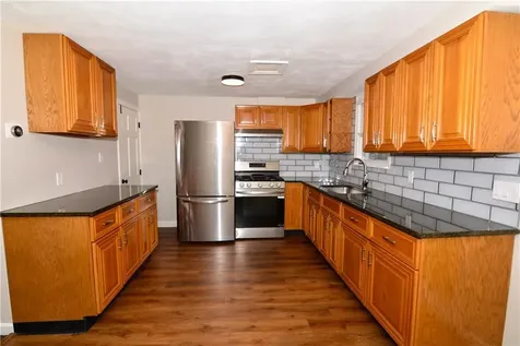 15 17 Saratoga Road North Kingstown RI 02852