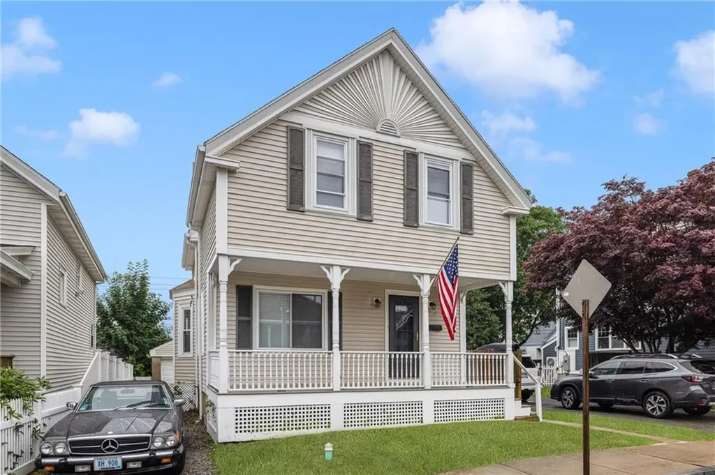 19 County Street Newport RI 02840
