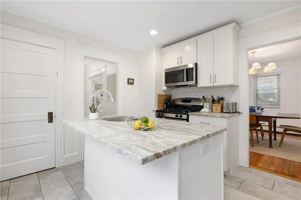 19 County Street Newport RI 02840