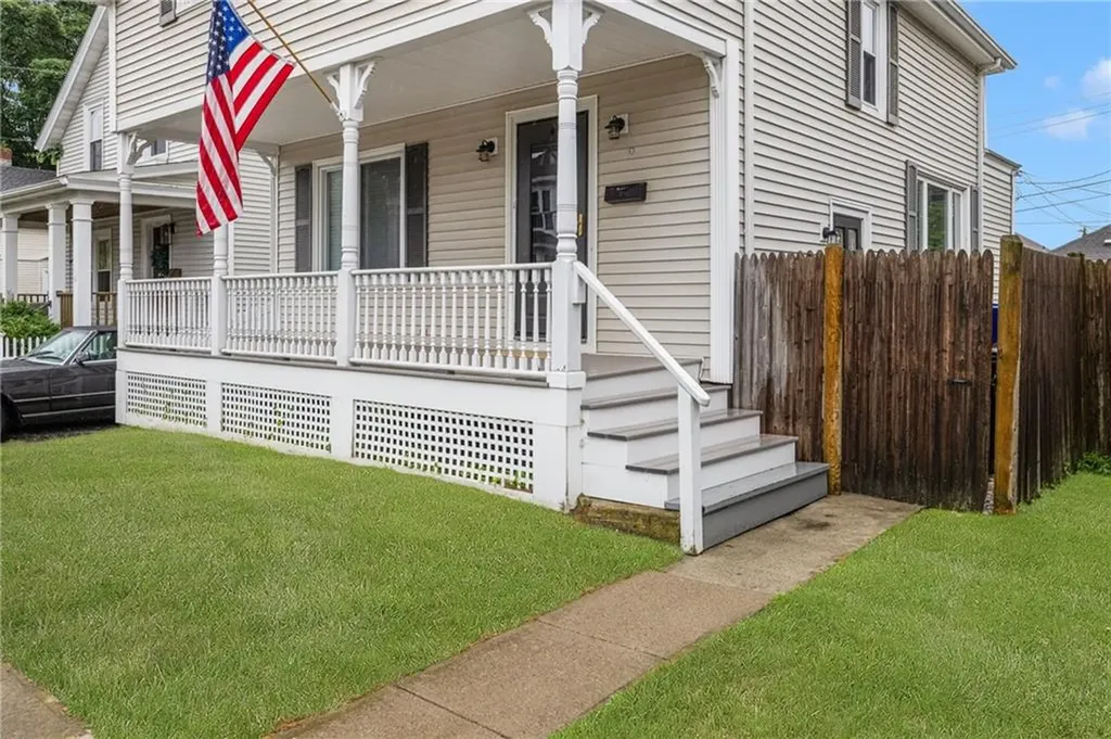 19 County Street Newport RI 02840