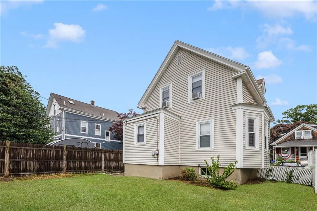 19 County Street Newport RI 02840