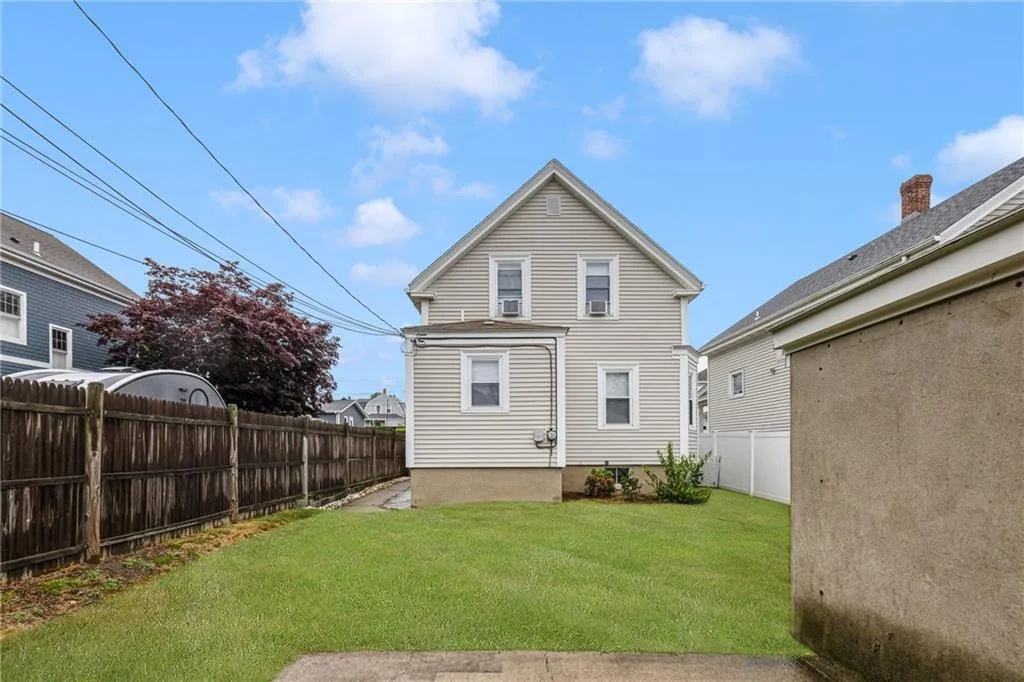 19 County Street Newport RI 02840