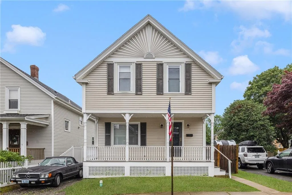 19 County Street Newport RI 02840