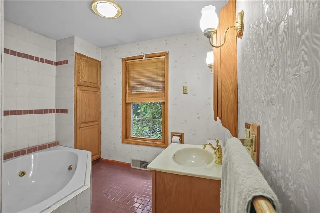 18 Biscuit Hill Road Foster RI 02825