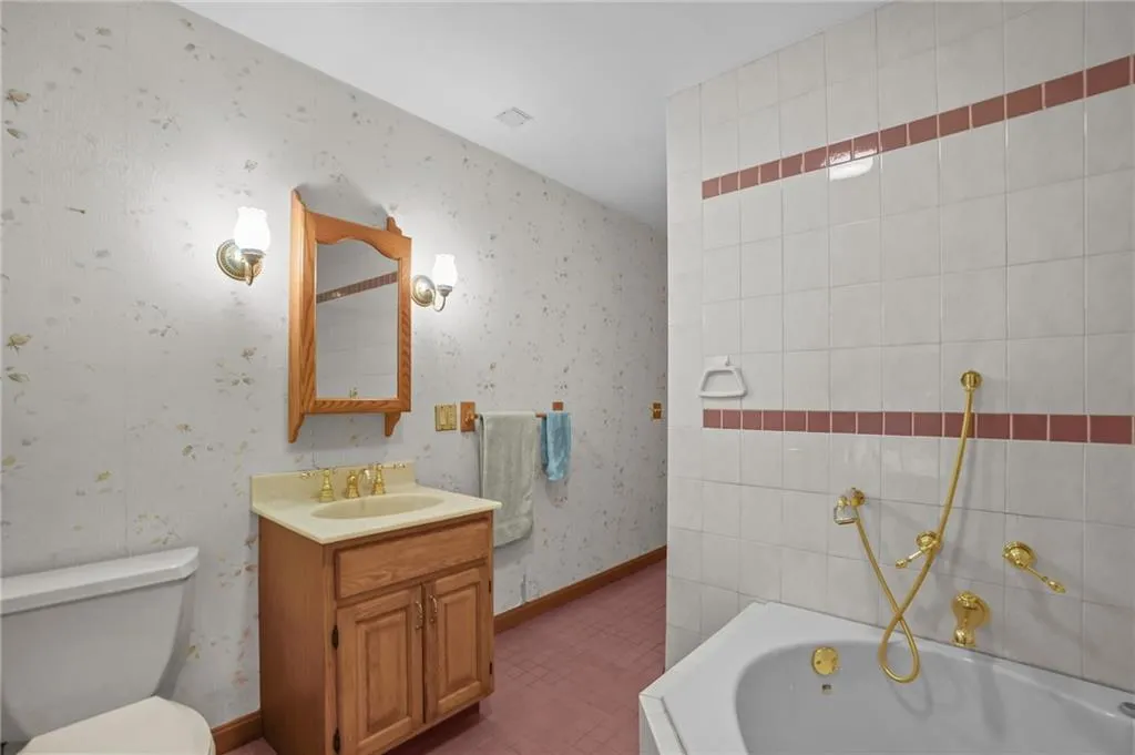 18 Biscuit Hill Road Foster RI 02825