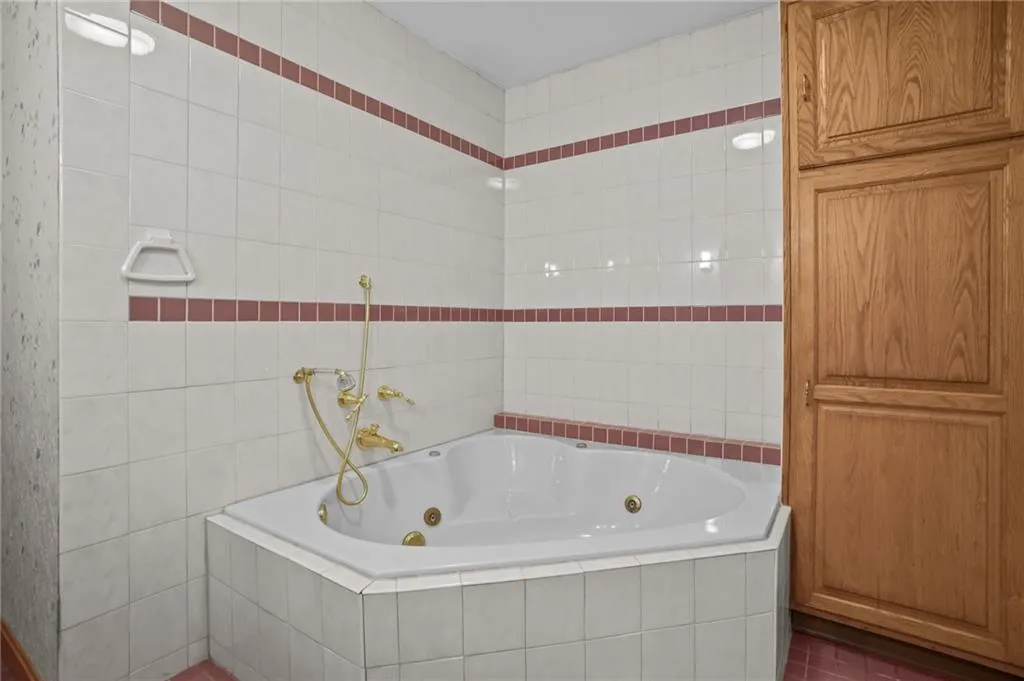 18 Biscuit Hill Road Foster RI 02825
