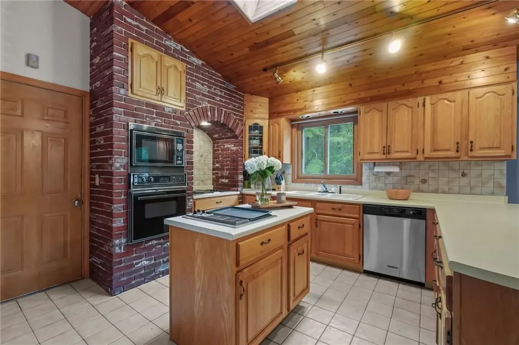 18 Biscuit Hill Road Foster RI 02825