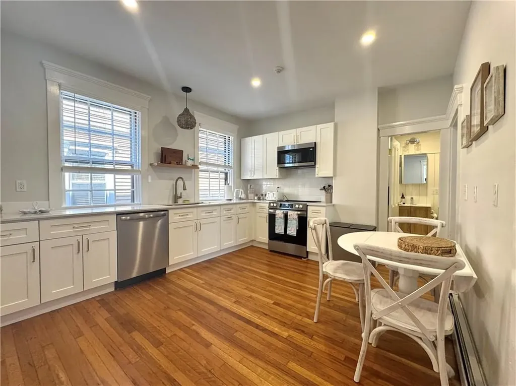 19 Walnut Street Newport RI 02840