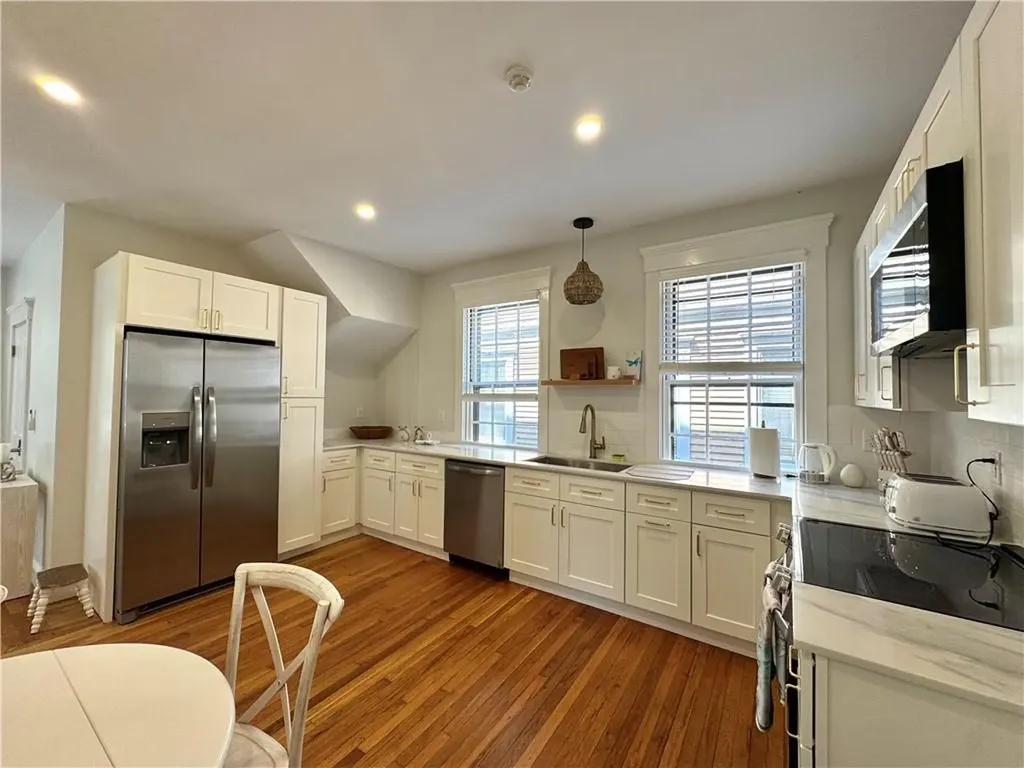 19 Walnut Street Newport RI 02840