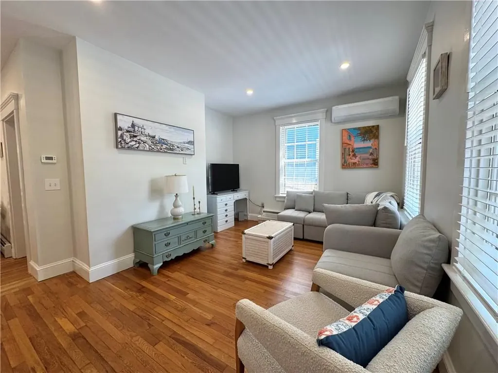 19 Walnut Street Newport RI 02840