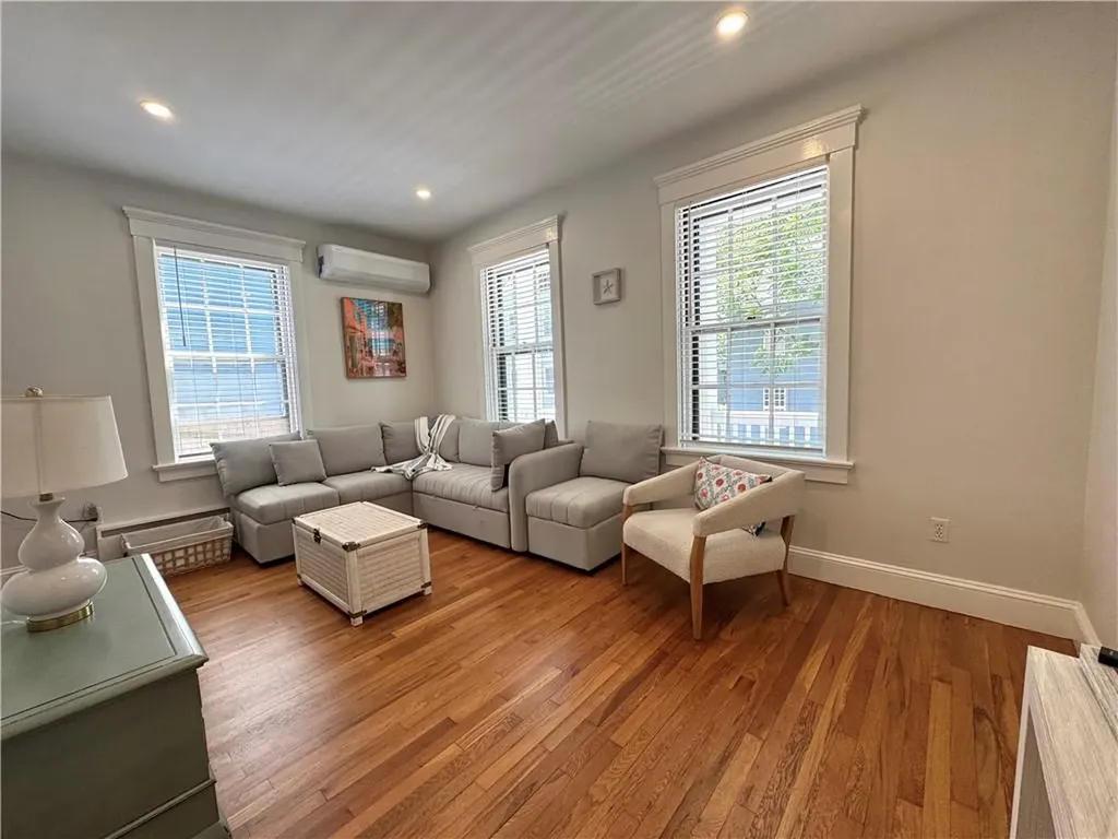 19 Walnut Street Newport RI 02840