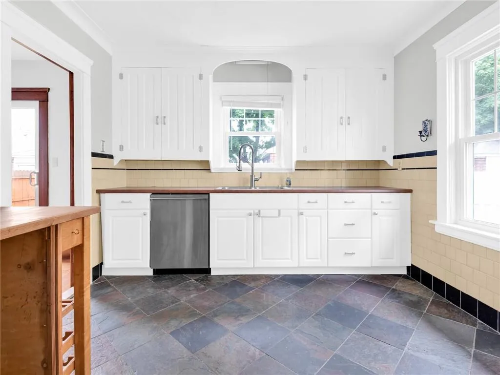 61 Burnside Street Cranston RI 02910