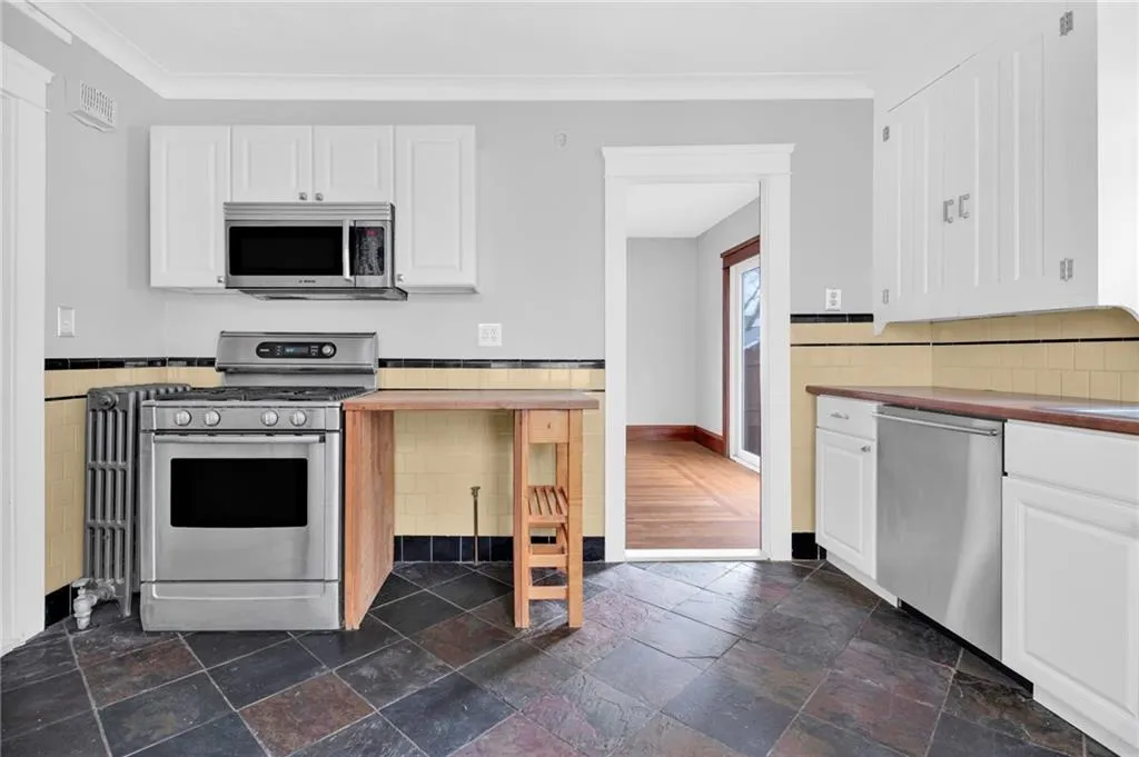 61 Burnside Street Cranston RI 02910