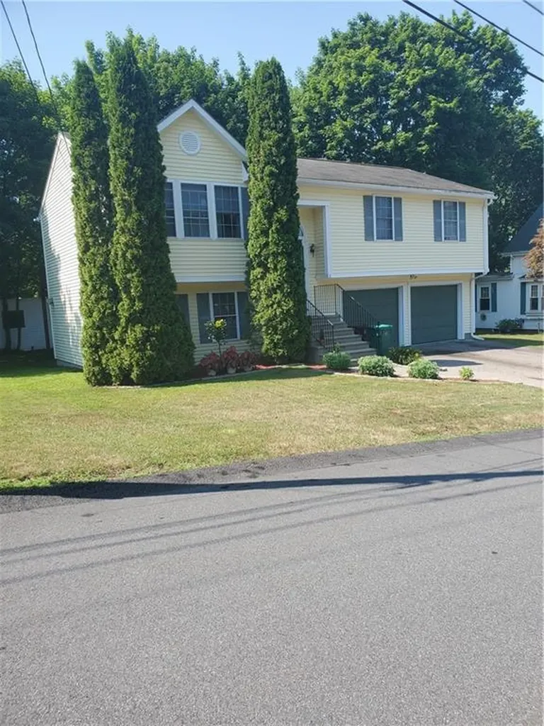 91 Oregon Avenue Woonsocket RI 02895