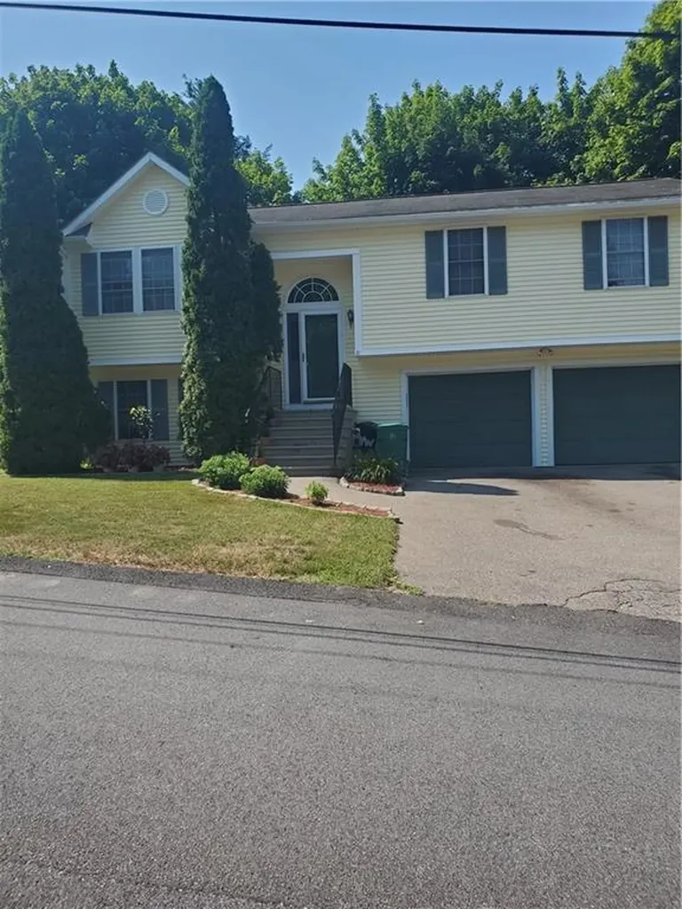 91 Oregon Avenue Woonsocket RI 02895