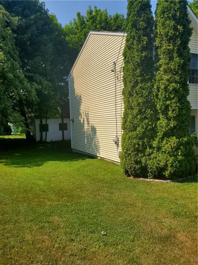91 Oregon Avenue Woonsocket RI 02895