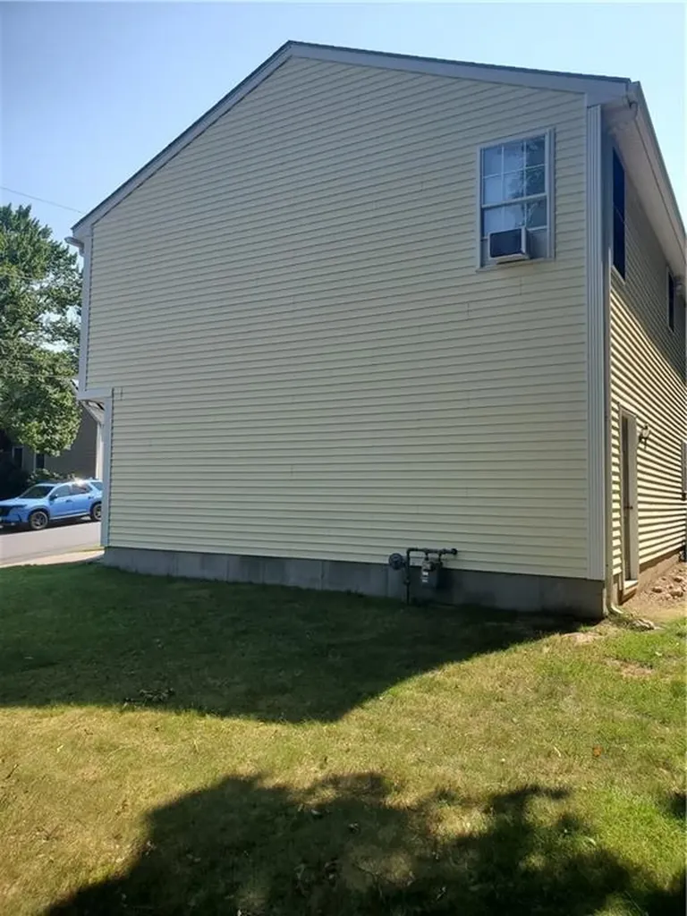 91 Oregon Avenue Woonsocket RI 02895