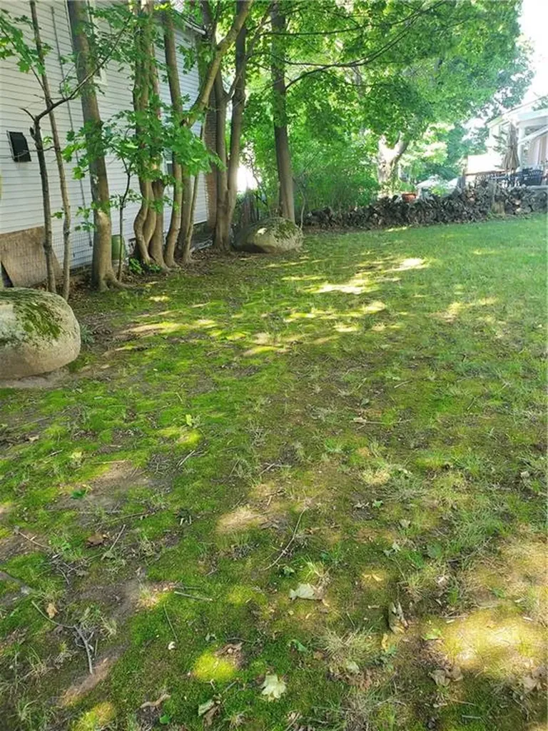 91 Oregon Avenue Woonsocket RI 02895