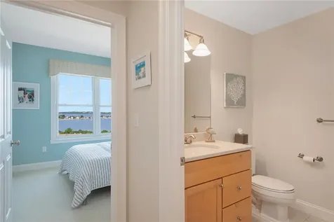 71 Starboard Drive Tiverton RI 02878