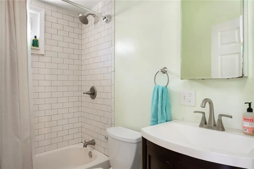 33 Amy Street Providence RI 02906