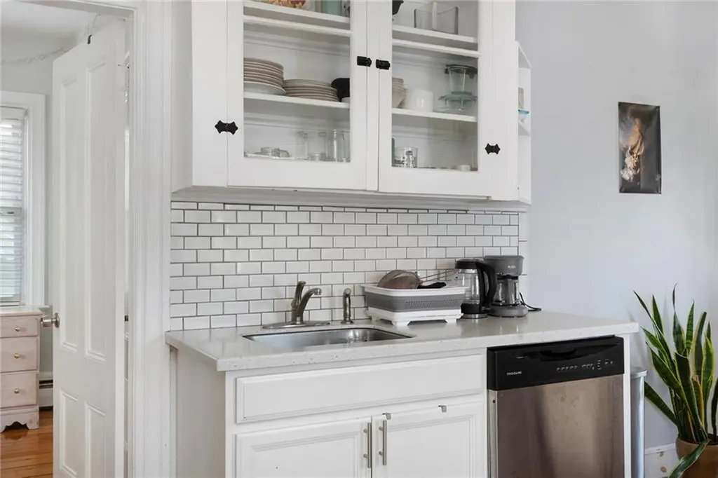 33 Amy Street Providence RI 02906