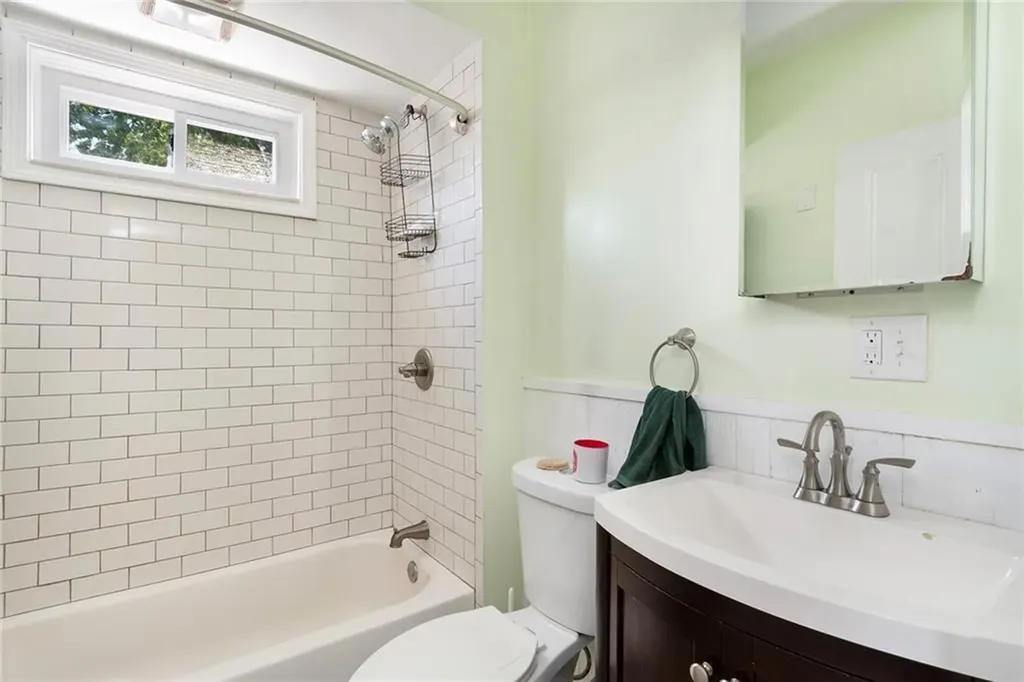 33 Amy Street Providence RI 02906
