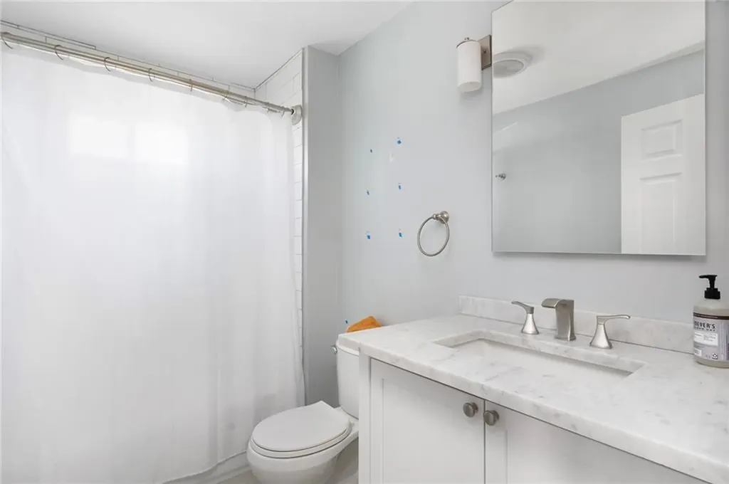 33 Amy Street Providence RI 02906