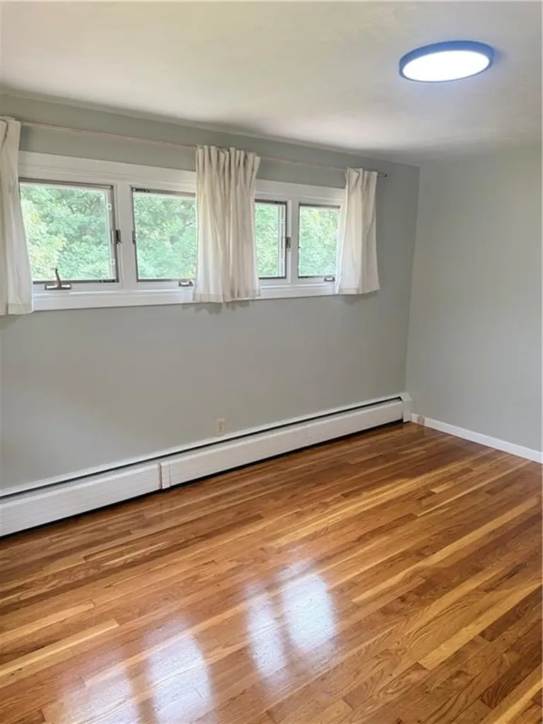 121 Greenwich Avenue Warwick RI 02886