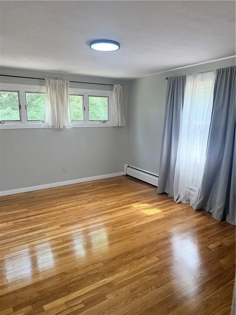 121 Greenwich Avenue Warwick RI 02886