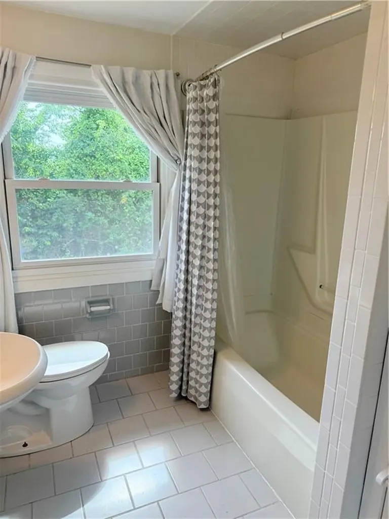 121 Greenwich Avenue Warwick RI 02886