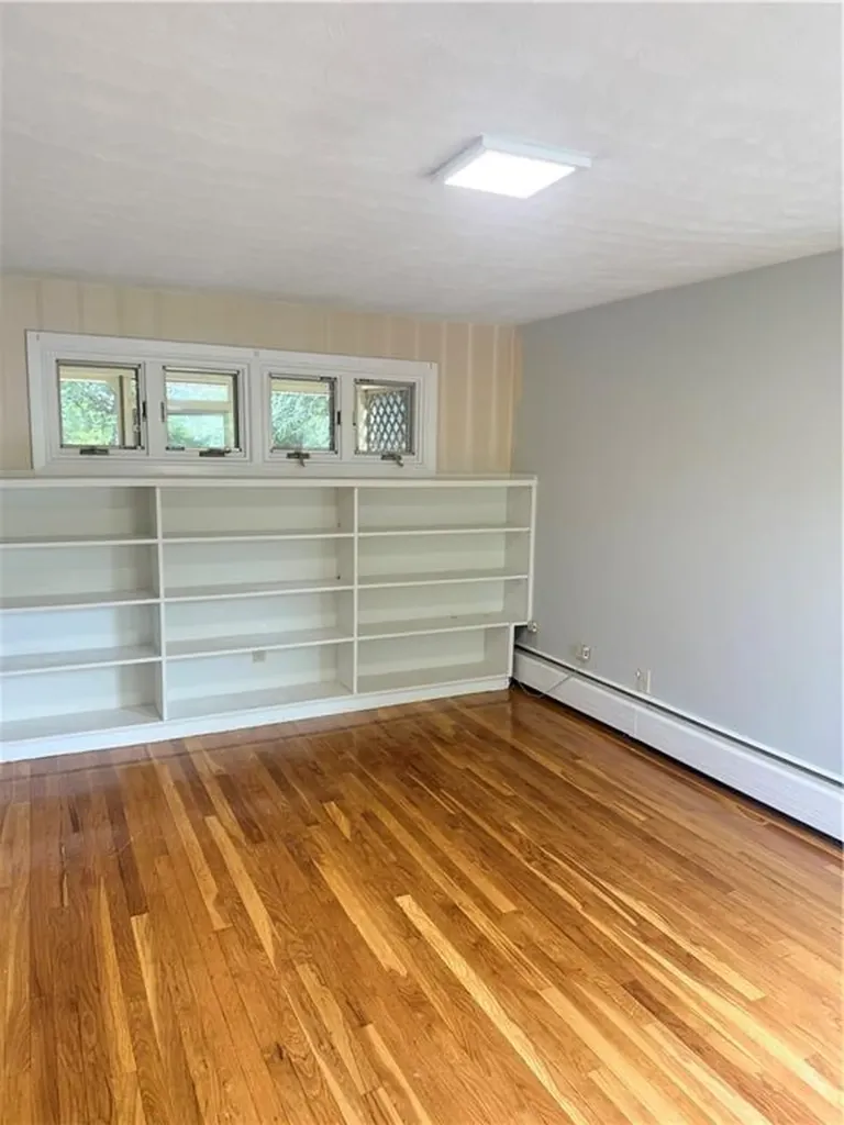 121 Greenwich Avenue Warwick RI 02886