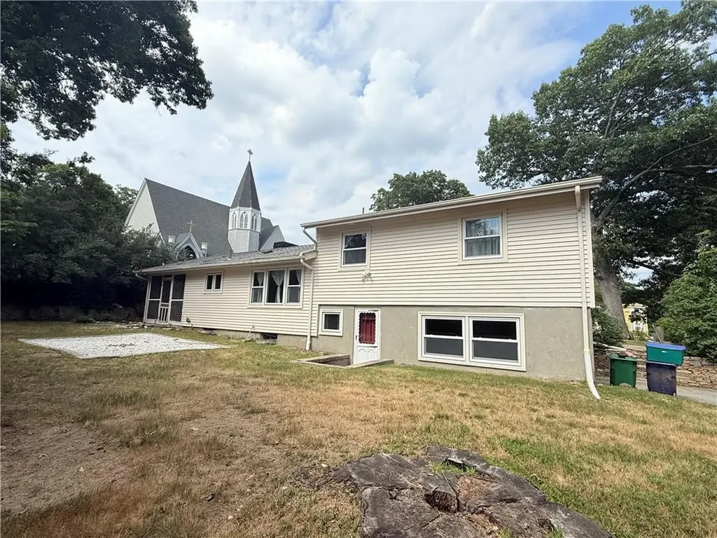 121 Greenwich Avenue Warwick RI 02886
