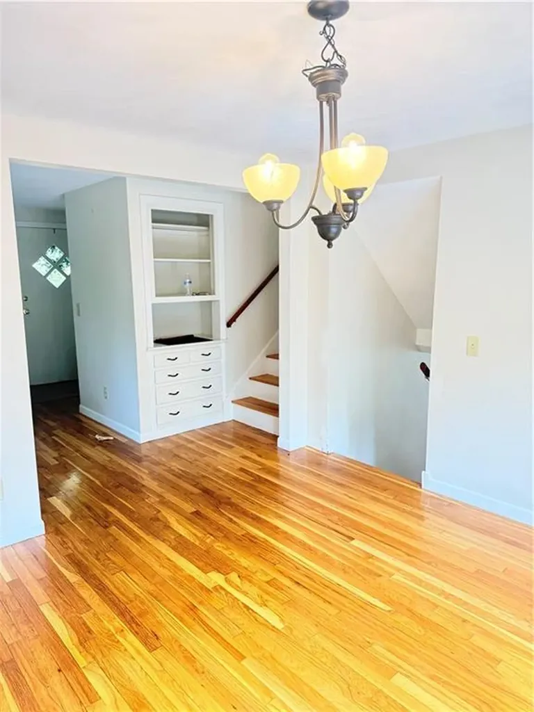 121 Greenwich Avenue Warwick RI 02886