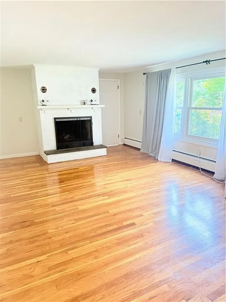 121 Greenwich Avenue Warwick RI 02886