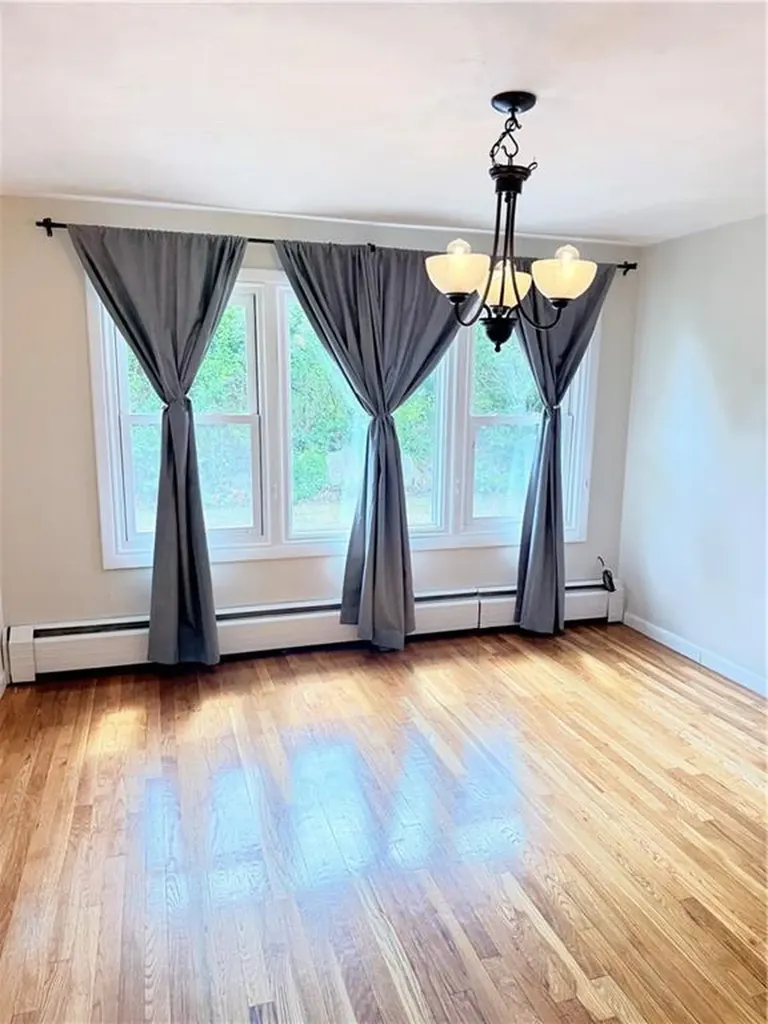 121 Greenwich Avenue Warwick RI 02886