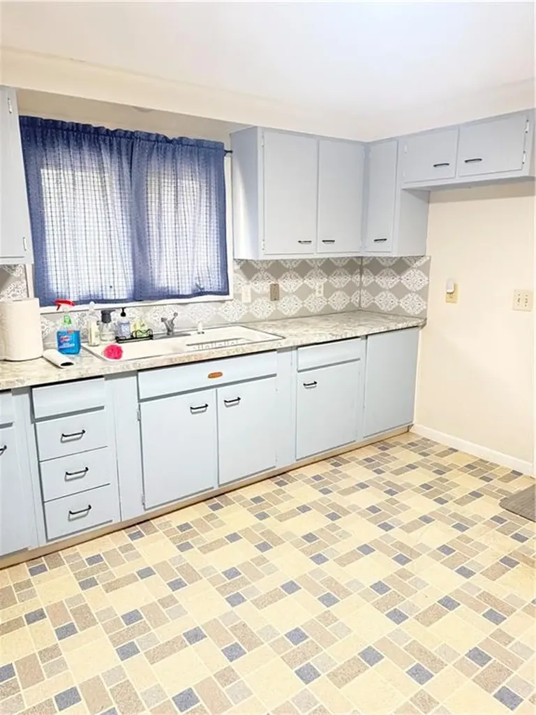 121 Greenwich Avenue Warwick RI 02886