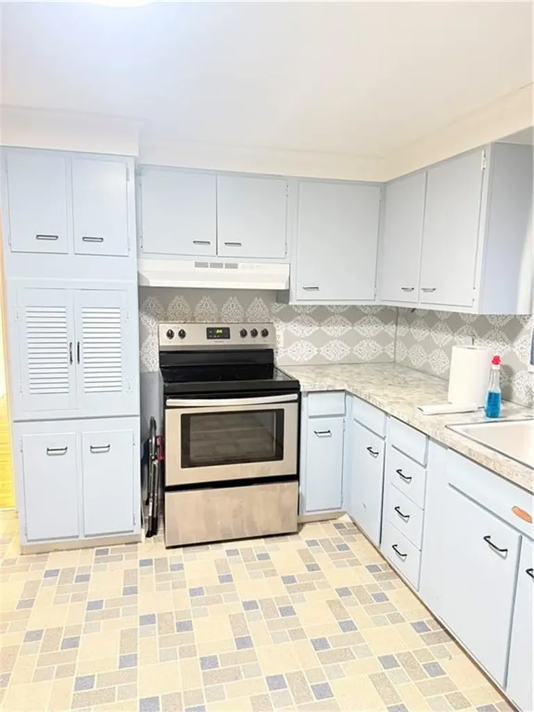 121 Greenwich Avenue Warwick RI 02886