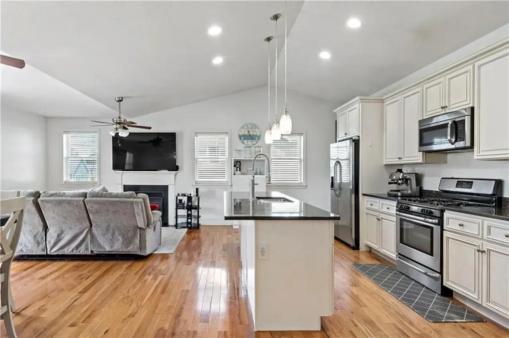 139 Danielle Drive Woonsocket RI 02895