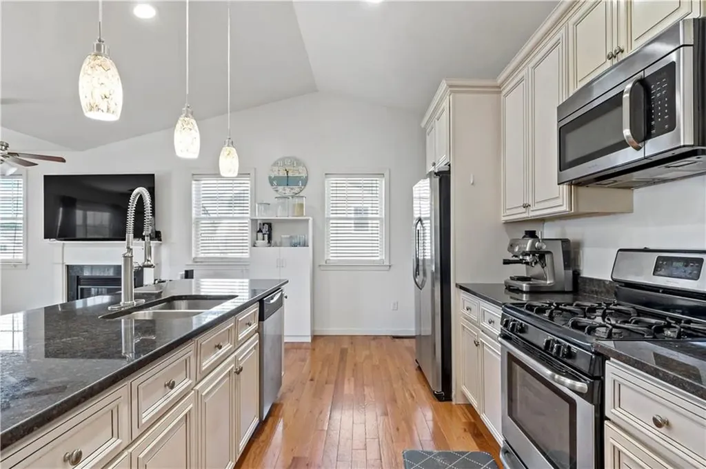 139 Danielle Drive Woonsocket RI 02895