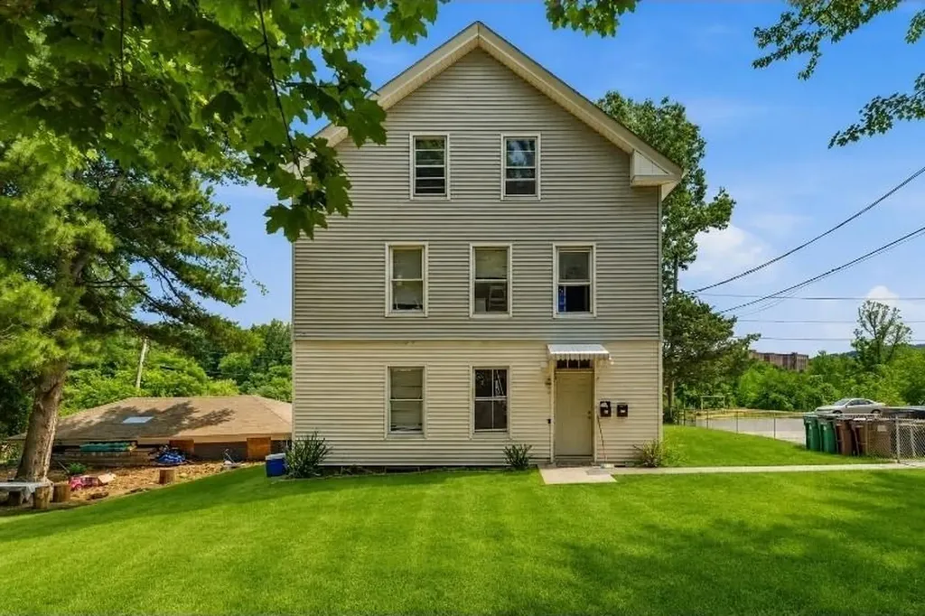 266 First Avenue Woonsocket RI 02895