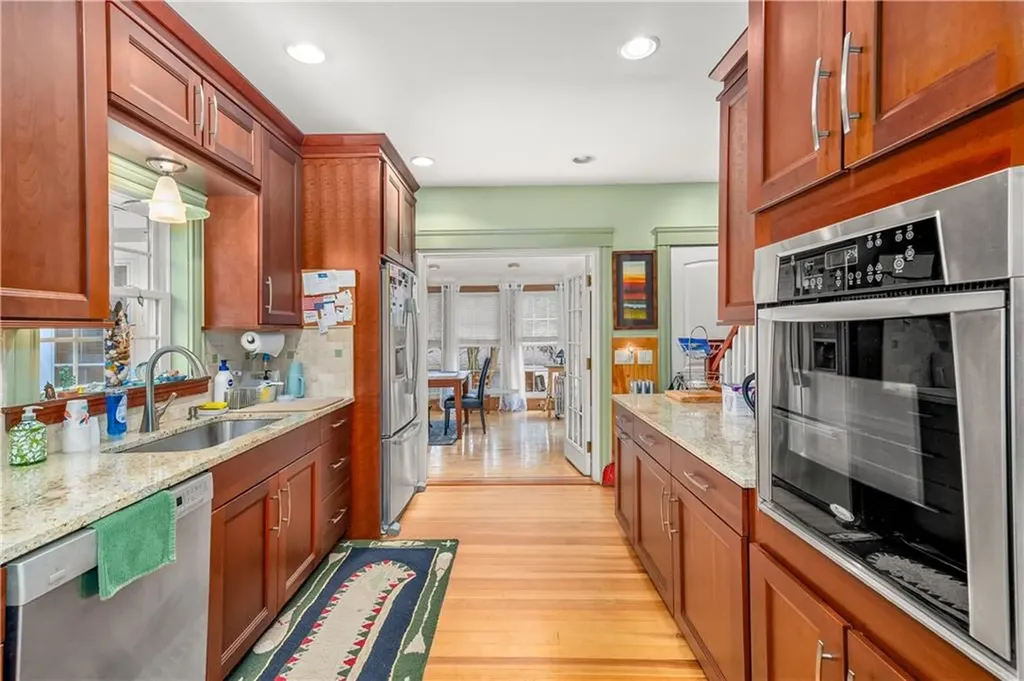 116 Benbridge Avenue Warwick RI 02888
